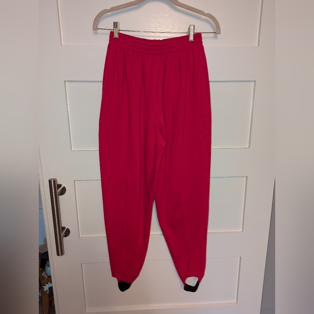 Vintage Boundary Waters Fuchsia Pink sweat pants with stirrup bottoms. Medium